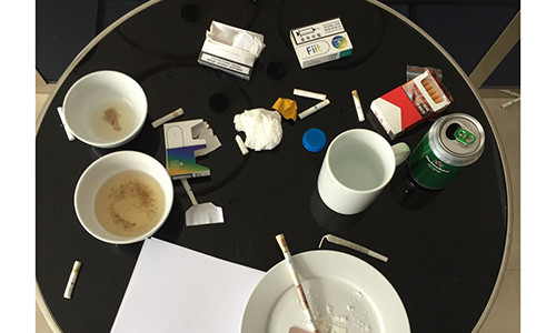 Chất bột trắng được phát hiện tại căn hộ Ocean Villas (Đà Nẵng). Ảnh: Lam Hàn.