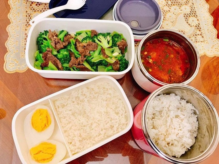 Vo tre khoe loat mam com ngon khien hoi chi em nguong mo