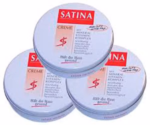 Bên cạnh đó, chất MOSH (dầu khoáng bão hòa), tuy không nguy hiểm bằng MOAH nhưng cũng là chất cấm trong mỹ phẩm. Nó ẩn nấp trong các mô mỡ khi chị em bôi kem dưỡng hay dùng son môi thường xuyên. Những phụ nữ thường xuyên dùng kem chống nắng cũng có thể tích lũy nhiều MOSH trong gan, lá lách, hạch bạch huyết và các cơ quan khác.