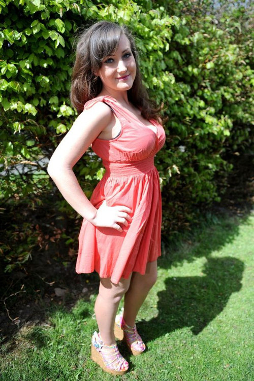 Thân hình quyến rũ sau khi thẩm mỹ và chữa trị chứng chán ăn của Megan đã giúp cô giành được một hợp đồng làm người mẫu.