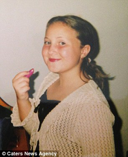 Năm 12 tuổi, người mẫu gợi cảm Megan Armer thường bị bạn bè trong trường trêu chọc vì thân hình béo mập. Chúng bạn không cho cô trèo lên cầu trượt vì cho rằng cô quá nặng cân.