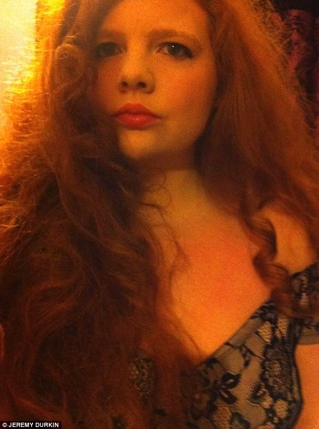 Jemma Doran, 28 tuổi sống ở Liverpool, Anh đã từng có cân nặng đến 100 kg và cô phải dùng đồ size 10. Quá khổ sở và phiền toái về cân nặng, cô quyết định thực hiện một chế độ ăn kiêng nghiêm ngặt để có thân hình mơ ước.