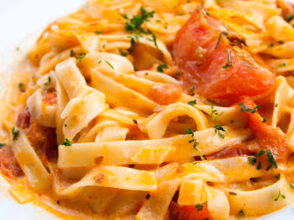 Thực phẩm carbohydrate. Một trong những loại thực phẩm chính để tránh khi sẩy thai. Thực phẩm loại này rất nhiều tinh bột không lành mạnh nên không tốt cho cơ thể yếu ớt. Bạn cần tạo năng lượng và duy trì một bộ não cùng với chức năng thận thật tốt, vì thế nên ăn thịt nạc để cung cấp axit amin cho cơ thể.