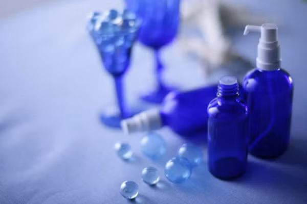 Trung tâm Kiểm soát Phòng ngừa Dịch bệnh Hoa Kỳ CDC cho hay, paraben được tìm thấy rộng rãi như chất bảo quản trong mỹ phẩm và các sản phẩm vệ sinh cá nhân như kem cạo râu, lăn nách, nước khử mùi và các sản phẩm chăm sóc tóc. Người tiêu dùng không hề nhận thức được sự nguy hiểm này.