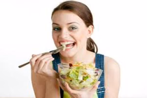 Có một số điều mà hầu hết mọi người nhầm lẫn đó là không phải rau củ quả nào cũng lành mạnh và kiềm chế cân nặng. Có những món rau củ quả tưởng chừng tốt nhưng lại làm cho bạn tăng cân rất nhanh. Dưới đây là 5 loại thức ăn từ rau quả nằm trong điều đó.