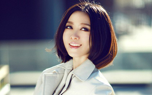 Diêu Bối Na được biết đến là nữ ca sỹ nổi tiếng tại Trung Quốc. Cô từng sở hữu nhiều giải thưởng âm nhạc cũng như được yêu mến với nhiều ca khúc "thần kỳ". Ngày 16/1/2015, Diêu Bối Na đã qua đời vì căn bệnh ung thư vú di căn lên não. Ảnh: kenh14