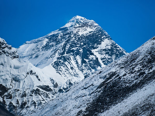 Không thể nghe khi ở trên cao. Khi đi máy bay ở độ cao nhất định, bạn không thể nói hoặc nghe rõ và có cảm giác rất lạ bên trong tai. Nguyên nhân là vì lúc này vòi nhĩ không thể duy trì sự cân bằng áp suất bên trong cơ thể.