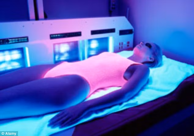 Tawny thừa nhận mình đã dùng giường tắm nắng 4 hoặc 5 lần/tuần. Cô không hề nghi ngờ tác dụng phụ khủng khiếp của nó vì rất nhiều người cũng sử dụng.