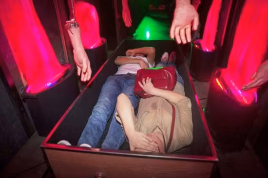 Trai nghiem cai chet - thu thach dang gay sot o Trung Quoc-Hinh-4