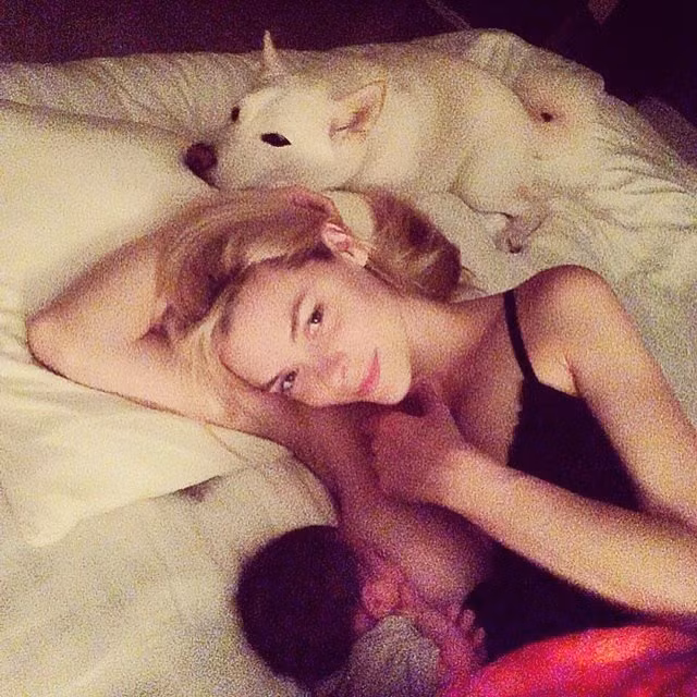 Người mẫu Jame King đăng bức ảnh ngọt ngào này cuối tuần qua và nhận được hàng ngàn "like" từ người hâm mộ.