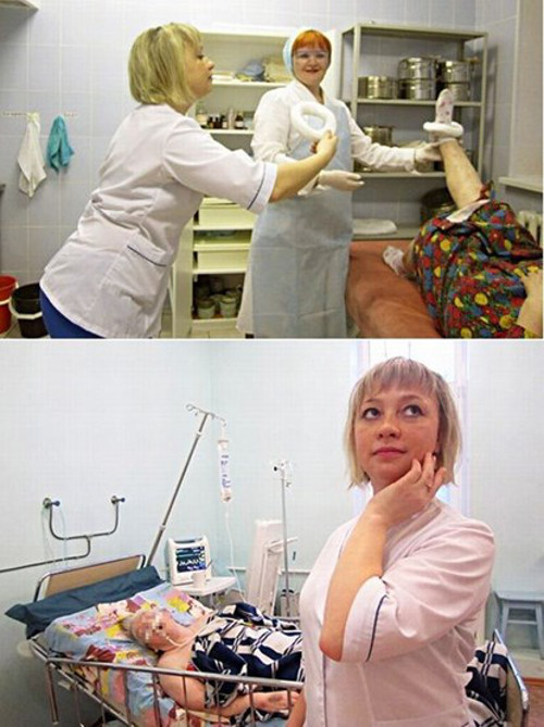 Hai y tá của một bệnh viện của thành phố Alexandrov, Nga từng khiến cả cộng đồng mạng nước này phẫn nộ khi cho đăng những bức ảnh đang vô tư chơi đùa bên cạnh bệnh nhân trong tình trạng nguy kịch. Thậm chí hai cô này còn lấy một bên chân của bệnh nhân này làm trò đùa trong giờ làm việc. Ảnh: saotoday