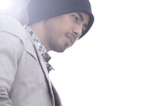 Bệnh nhân cần lạc quan khi phát hiện mình bị ung thư vì điều này giúp chống đỡ bệnh tật, kéo dài thời gian sống. Người mẫu Duy Nhân bị ung thư máu từ tháng 2014. Và điều khiến mọi người rất cảm phục là trong gần 6 tháng chiến đấu với căn bệnh này, anh cố gắng giữ tinh thần lạc quan, yêu đời.