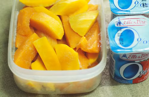 Kem dâu xoài là một trong những món kem ngon không khiến bạn tăng cân. Lý do, món kem này không có đường, không có chất béo, kemmà nguyên liệu để làm nó chỉ gồm có xoài vừa chín tới, sữa chua dâu không béo và mật ong. Ảnh: dep