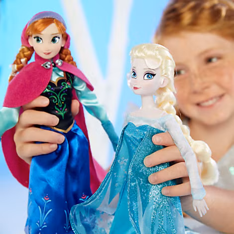 Búp bê Nữ hoàng Băng giá đầy sức hút với các bé gái chưa bao giờ hết “hot” suốt trong những tháng gần đây. Các bậc phụ huynh có thể thỏa sức lựa chòn làm quà tặng 1/6 cho bé. 