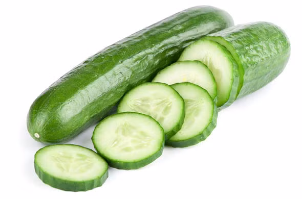 Giúp bạn tỉnh táo là một trong những công dụng của dưa chuột mà bạn có thể chưa biết. Nếu bạn cảm thấy mệt mỏi, uể oải, không cần đến các loại đồ uống có caffein, dưa chuột là nguồn cung cấp vitamin B và carbohydrate có thể giúp bạn lấy lại sự minh mẫn tức thời.