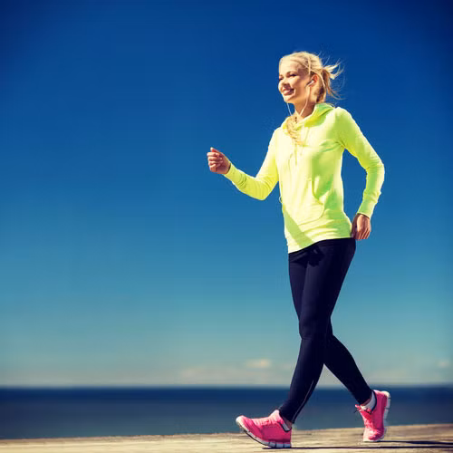 Tập thể dục. Theo một nghiên cứu trên tạp chí Plos One thì chạy bộ bằng máy chạy khoảng 15 phút góp phần đáng kể vào việc chống lại cơn thèm ăn vặt có đường. Bạn có thể vận dụng phương pháp tập thể dục khi cơn thèm ăn trỗi dậy. Thể dục không chỉ giúp bạn đánh gục cơn thèm ăn mà còn giúp giảm cân hiệu quả.