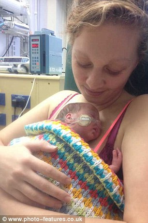 Sau khi sinh, cô Beaven vẫn đặt cược số phận của mình, bắt đầu trải qua hóa trị và xạ trị. Thế nhưng, chỉ vài tháng sau, cô được thông báo ung thư đã lan rộng và không thể chữa được nữa.