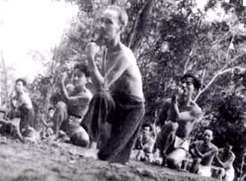 Trong lời kêu gọi toàn dân tập thể dục của Hồ Chủ tịch, được đăng trên tờ Cứu quốc tháng 3/1946, Bác Hồ đã viết :"Tự tôi ngày nào tôi cũng tập”. Ý thức rèn luyện sức khỏe luôn thường trực và trở thành thói quen hiện hữu trong sinh hoạt ngày thường của Bác. Ảnh: kontum