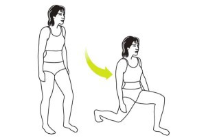 Động tác 4: ép dọc. Lưng giữ thẳng, lần lượt ép dọc từng chân, mỗi chân 10 lần ép. Bạn có thể thực hiện lại bài tập này nhiều lần trong ngày tùy theo thể trạng của mình. Mỗi động tác có thể cách nhau 1 phút nghỉ.