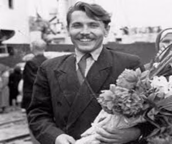 Khi được hỏi về câu chuyện tự mổ bụng mình, anh chỉ khiêm tốn “Đó là công việc giống bất kỳ công việc nào bạn nhất định phải làm trong cuộc sống.