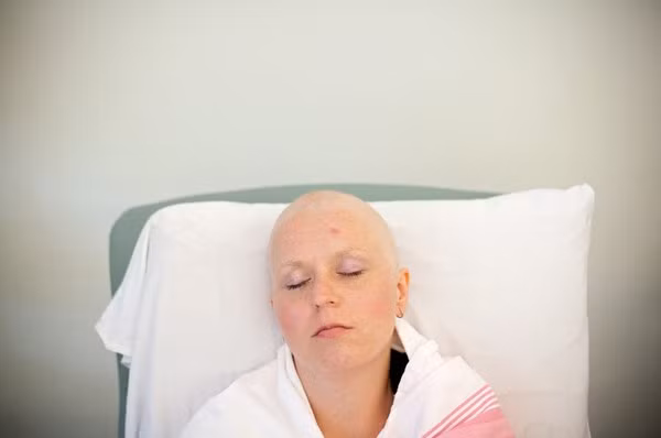 Khi tóc, lông mày, lông mi của cô Cheryl rụng hết do các phương pháp hóa trị, cô đã nhìn mình trong gương và bật khóc. Thế nhưng, Colin đã nói với mẹ rằng "Mẹ à, mẹ vẫn đẹp lắm". Từ câu nói của con, cô lại có thêm nghị lực đứng lên.