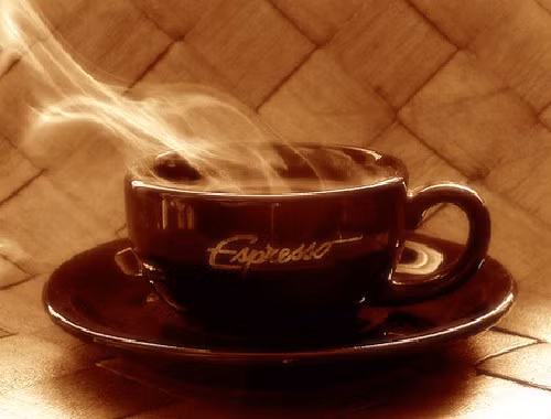 Sôcôla nóng không đường. Một tách sôcôla nóng không đường là món tráng miệng lý tưởng cho bệnh nhân tiểu đường, đặc biệt là khi trời lạnh. Theo các chuyên gia về sức khoẻ, một cốc sôcôla nóng vào mùa đông không chỉ giúp bạn giữ ấm cơ thể trong tiết thời lạnh giá mà nó còn giúp tăng cường sức khoẻ.