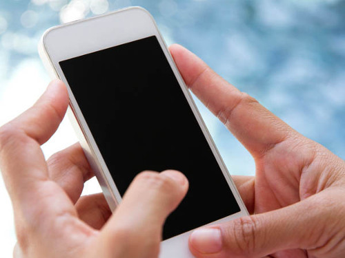 Tránh dùng điện thoại ở vùng sóng yếu. Bạn không nên cố gắng gọi điện trong khu vực sóng yếu. Khi thuê bao ở xa trạm thu phát sóng, tín hiệu sẽ yếu đi và thiết bị phải điều chỉnh để kết nối với trạm và làm tăng lượng bức xạ phát ra.