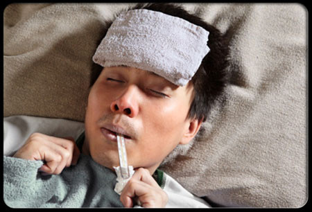 Sốt cao, run lẩy bẩy. Một số bệnh nhân sẽ xuất hiện triệu chứng sốt, nguyên nhân là do chứng viêm nhiễm trong đường mật gây ra, làm cho bạn cảm thấy ớn lạnh.