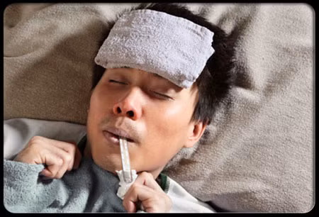 Sốt cao, run lẩy bẩy. Một số bệnh nhân sẽ xuất hiện triệu chứng sốt, nguyên nhân là do chứng viêm nhiễm trong đường mật gây ra, làm cho bạn cảm thấy ớn lạnh.