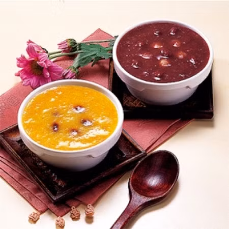 Bệnh bạch cầu có biểu hiện chính là bị thiếu máu. Việc bổ sung các loại thực phẩm giàu chất sắt sẽ rất tốt cho sức khỏe của người bệnh. Chất sắt có nhiều trong gan động vật (gan ngỗng, gan lợn rất tốt), lòng đỏ trứng, đậu Hà Lan, đậu đen…