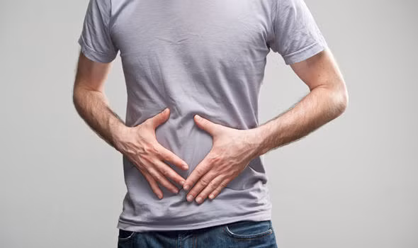 Người ăn quá mặn còn có nguy cơ đối mặt với hệ tiêu hóa bị ảnh hưởng. Ăn quá mặn khiến enzyme tiêu hóa Pepsin bị giảm đi, khiến nồng độ axit tăng và gây ra lỏng phân. (Nguồn Express)