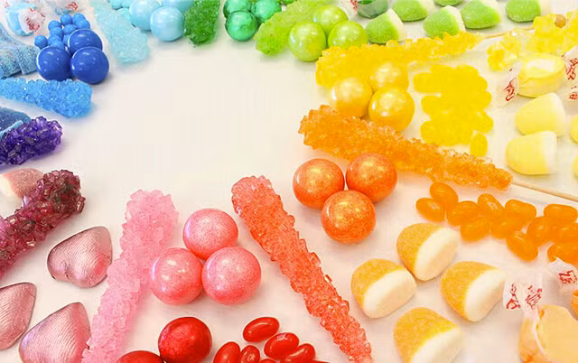 Đồ ăn ngọt. Bạn cần loại bỏ thực phẩm này ra khỏi thực đơn khi bị ốm. Bởi đường trong đồ ngọt sẽ ngăn chặn hoạt động của bạch cầu và gây đi ngoài, tiêu chảy. Ảnh: By Color.