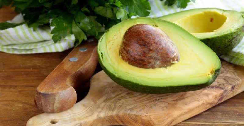 Quả bơ cũng là thực phẩm vàng chống chứng trầm cảm. Quả bơ chứa protein, các chất béo bão hòa mono và kali có tác dụng kiểm soát cảm xúc, giúp chiến đấu với bệnh trầm cảm. (Nguồn Beingsecrets)