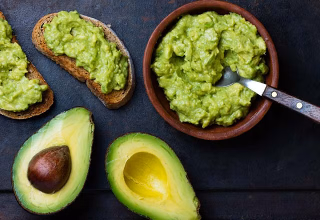 Một loại trái cây khác cũng rất tốt cho vòng 1 đó là quả bơ. Loại trái cây "vàng" này chứa nhiều axit béo không bão hòa, có tác dụng làm tăng tính đàn hồi của các mô ngực. (Nguồn Freegreatpicture)