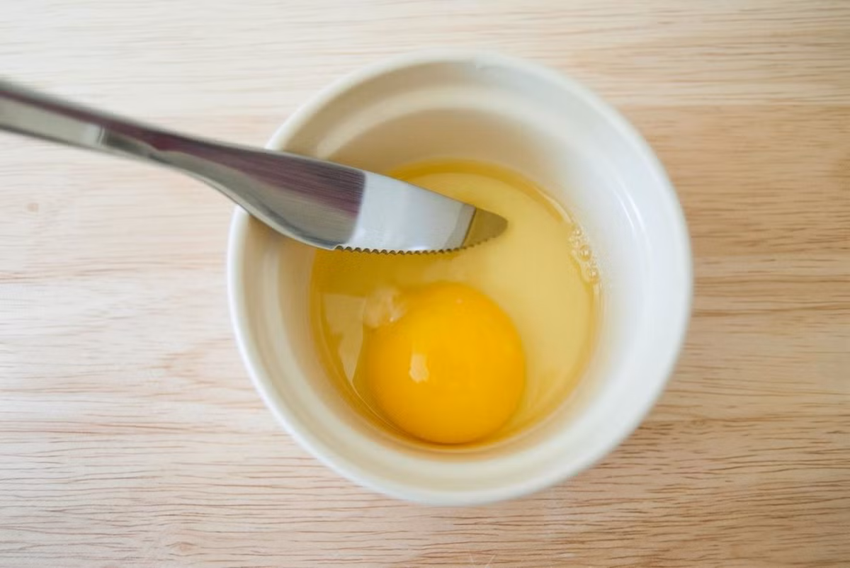 Với cách trị bỏng này bạn nên thực hiện ít nhất 4 lần/ngày để vết bỏng mau chóng bình phục. (Nguồn Wonderhowto)