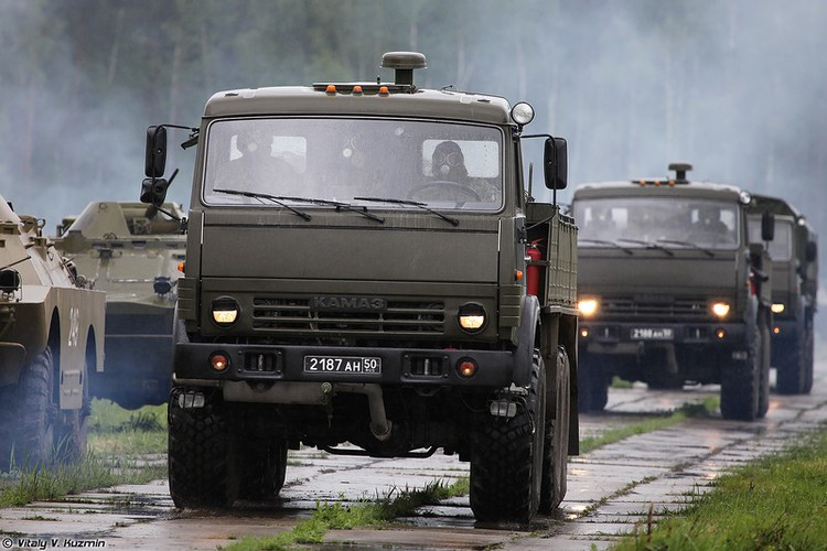 Xe thiết giáp mang trạm tiêu tẩy độc NBC ARS-14KM. Nó được thiết kế với khả năng cơ động cao, tiêu độc hiệu quả,an toàn cho người và vũ khí trang bị kỹ thuật cũng như hoạt động tốt trên mọi địa hình nhằm đáp ứng các yêu cầu trong điều kiện chiến tranh hóa học và ứng phó với các sự cố hóa chất... Nguồn ảnh: Vitaly-Kuzmin