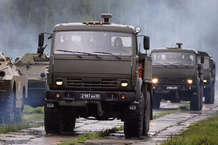 Xe thiết giáp mang trạm tiêu tẩy độc NBC ARS-14KM. Nó được thiết kế với khả năng cơ động cao, tiêu độc hiệu quả,an toàn cho người và vũ khí trang bị kỹ thuật cũng như hoạt động tốt trên mọi địa hình nhằm đáp ứng các yêu cầu trong điều kiện chiến tranh hóa học và ứng phó với các sự cố hóa chất... Nguồn ảnh: Vitaly-Kuzmin