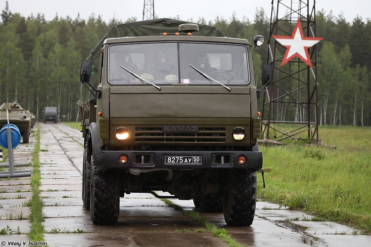 Xe mang dụng cụ tiêu tẩy phòng độc DVK-1K. Nguồn ảnh: Vitaly-Kuzmin