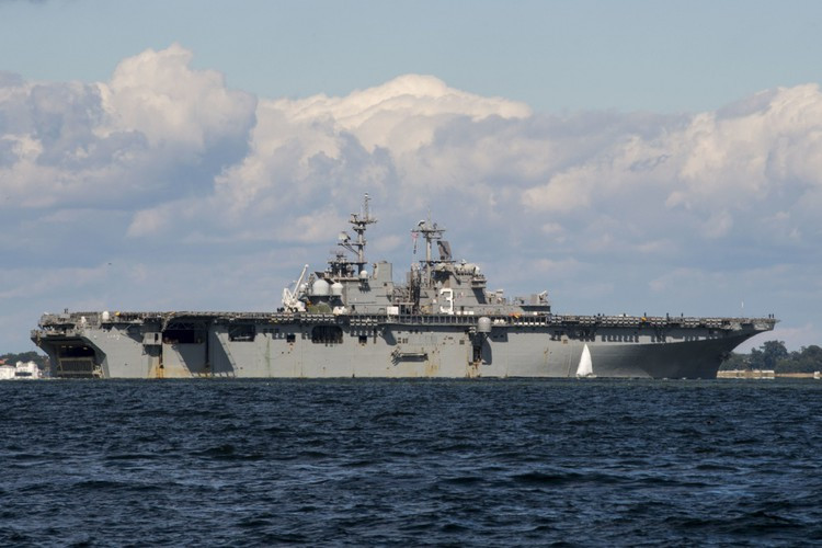 Theo thông báo, hải quân Mỹ đã yêu cầu dừng ngay lập tức quá trình đại tu chiếc USS Kearsarge lớp Wasp tại xưởng đóng tàu General Dynamics ở Norfolk, sau khi một vụ hỏa hoạn xảy ra.