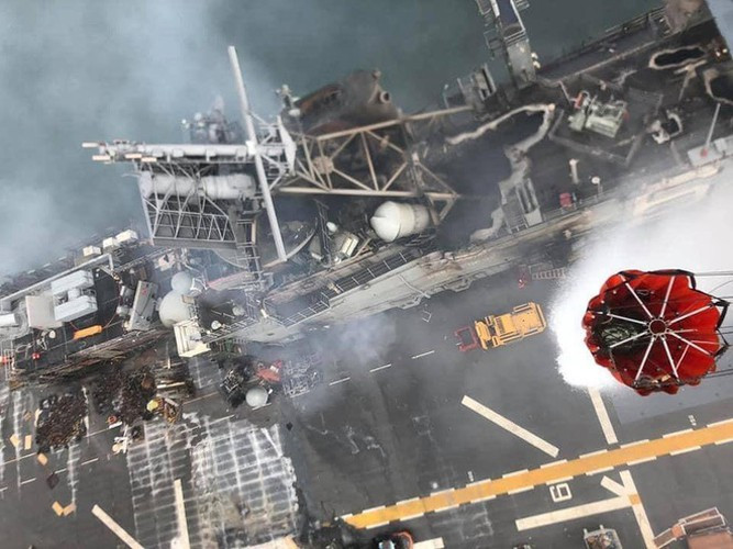 Vào ngày 12/7, tàu đổ bộ tấn công LHD-6 USS Bonhomme Richard lớp Wasp của Mỹ đã bất ngờ bốc cháy sau khi một vụ nổ mạnh xảy ra trên tàu, chiếc chiến hạm đã cháy gần như mất kiểm soát trong nhiều giờ, bất chấp những nỗ lực dập tắt ngọn lửa.