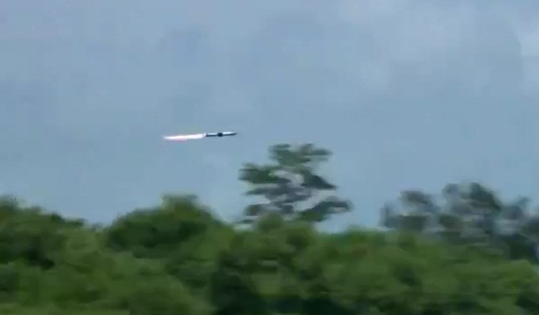 Với cách đánh chặn này, GL5 chỉ có thể đánh chặn được một quả đạn và quả đạn tấn công thứ trong đòn đánh kép sẽ yên tâm lao vào mục tiêu mà không gặp bất kỳ trở ngại nào bởi hệ thống APS GL5 không đủ thời gian để kích hoạt đợt đánh chặn mới. Ảnh trong bài: Ấn Độ thử nghiệm Helina.