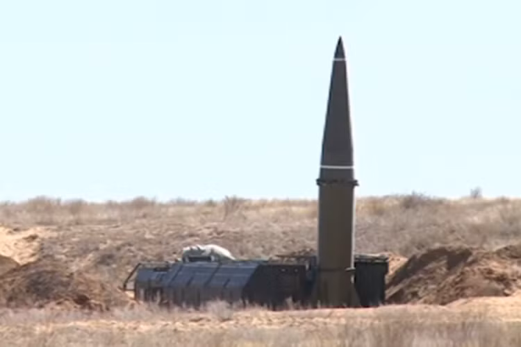 Trong tình thế này, GNA và Thổ Nhĩ Kỳ rất cần sự trợ giúp của một đồng minh khác, và họ đã không phải chờ đợi lâu khi Algeria lập tức đưa ra phản ứng đó là triển khai tên lửa đạn đạo chiến thuật Iskander-E tới sát biên giới Libya.