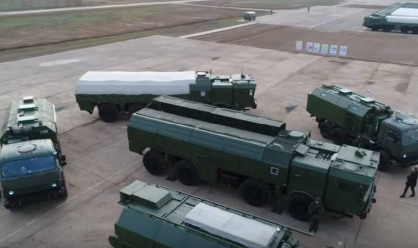 Tuy nhiên chưa cần quốc hội cho phép, thực tế lực lượng vũ trang Ai Cập đã dồn lượng lớn binh sĩ cùng vũ khí tới sát biên giới Libya, thậm chí còn có thông tin trực thăng vũ trang của họ đã trực tiếp yểm trợ hỏa lực cho LNA.