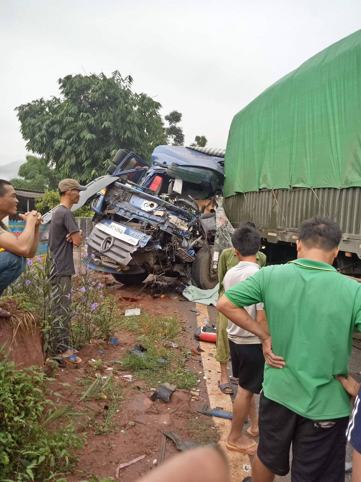 Son La: Tai nan giao thong 1 nguoi tu vong tai cho-Hinh-2