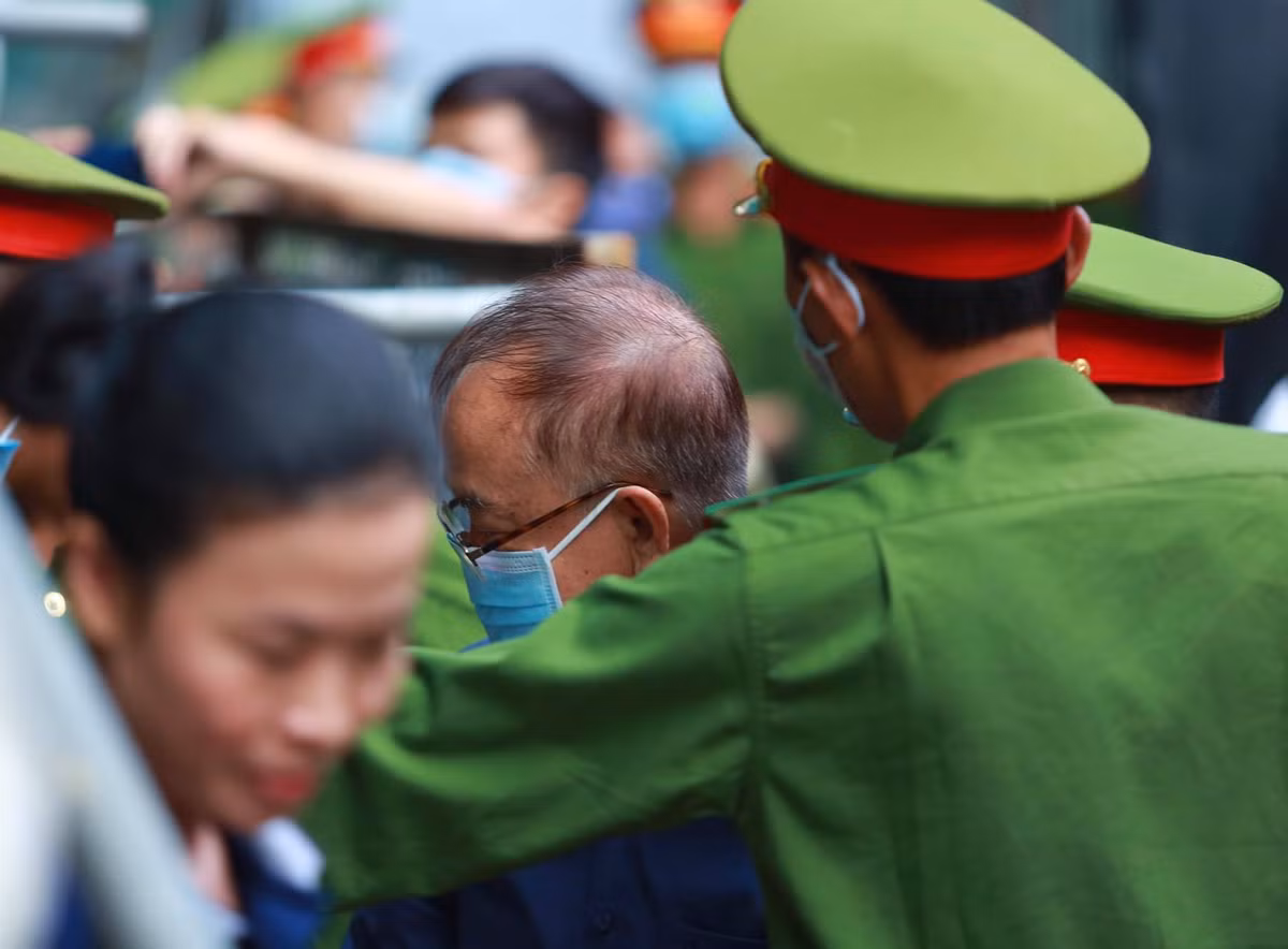 Hinh anh cuu Pho chu tich TP HCM Nguyen Thanh Tai tieu tuy hau toa