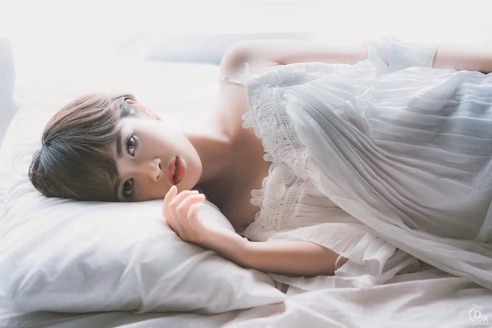 Sự thay đổi phong cách của 9X khiến nhiều người không khỏi bất ngờ. Những hình ảnh trong thời gian gần đây cho thấy nữ sinh đang xây dựng hình tượng quyến rũ.