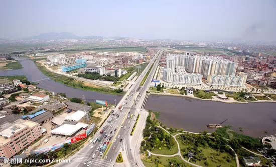 Tấn Giang là một thị xã thuộc thành phố Tuyền Châu, tỉnh Phúc Kiến, Trung Quốc. Thị xã Tấn Giang tuy chỉ có diện tích 642 km² nhưng dân số lên đến 1.020.000 người. Mật độ dân số đông cùng nền kinh tế năng động đã khiến cho tầng lớp đại gia ở đây "mọc lên như nấm". Ở Tấn Giang hay các tỉnh miền nam Trung Quốc, đám cưới sẽ thường bao gồm hai nghi lễ chính để tặng hồi môn cho cô dâu, bao gồm lễ Bồi Giá và lễ Diện Miện. Theo nghi thức truyền thống này thì cha mẹ, ông bà nội ngoại, anh chị, cô dì chú bác của hai nhà sẽ tặng vàng bạc cho cô dâu.