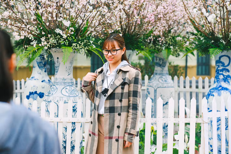 Trong số những cô gái trẻ xuất ở Lễ hội hoa anh đào, có không ít cô nàng mang vẻ ngoài xinh đẹp, dễ thương và cực kỳ ăn ảnh.