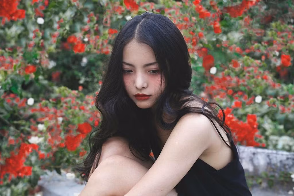 Bên cạnh khả năng diễn xuất, 9X còn gây ấn tượng bởi vẻ ngoài cá tính. Với khả năng biến hóa phong cách linh hoạt, cô còn tham gia làm người mẫu ảnh cho một số báo, tạp chí...