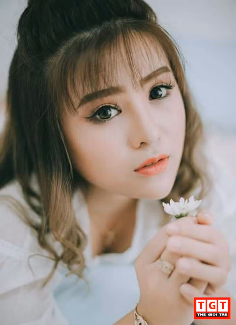 Thảo Hiền may mắn nhận được những hợp đồng từ các trang mạng xã hội trực tuyến giúp cô trở thành "Idol" đọc rap chuyên nghiệp đã giúp cho cô mang về thu nhập ổn định hàng tháng. Nổi tiếng cộng thêm công việc kinh doanh ổn, có nguồn thu từ quay quảng cáo và làm người mẫu ảnh giúp cô nàng này dễ dàng có nguồn thu nhập từ 30-50 triệu đồng hàng tháng.